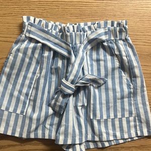 NWOT Blue and White Striped Elastic Ribbed Waste with Pockets Shorts NEVER WORN